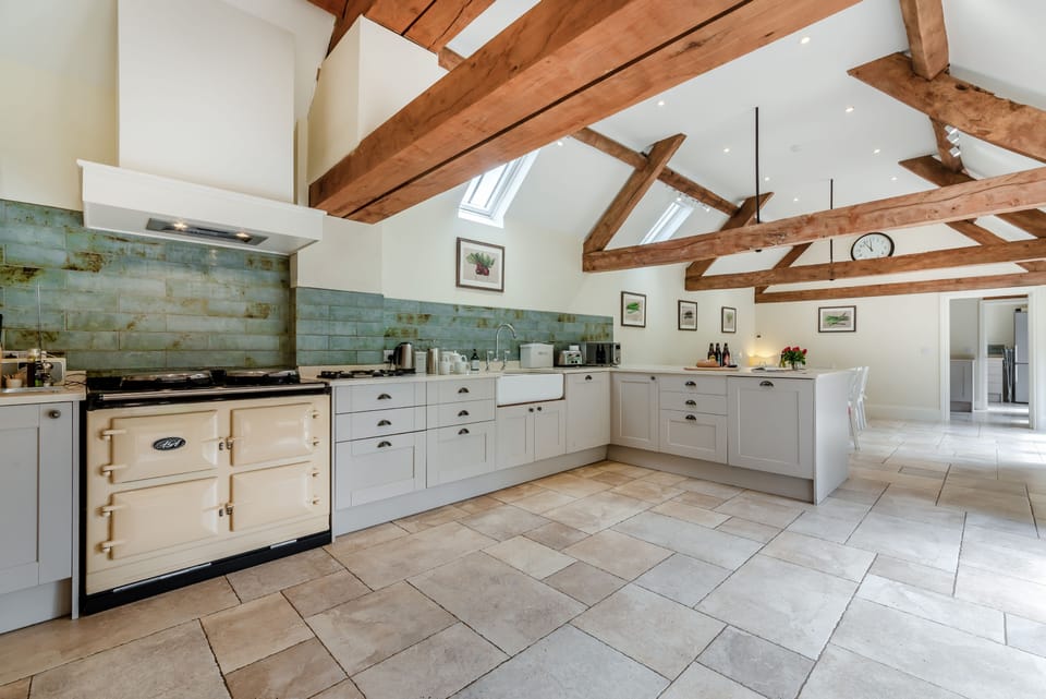 Waterhead Barn Kitchen - StayCotswold