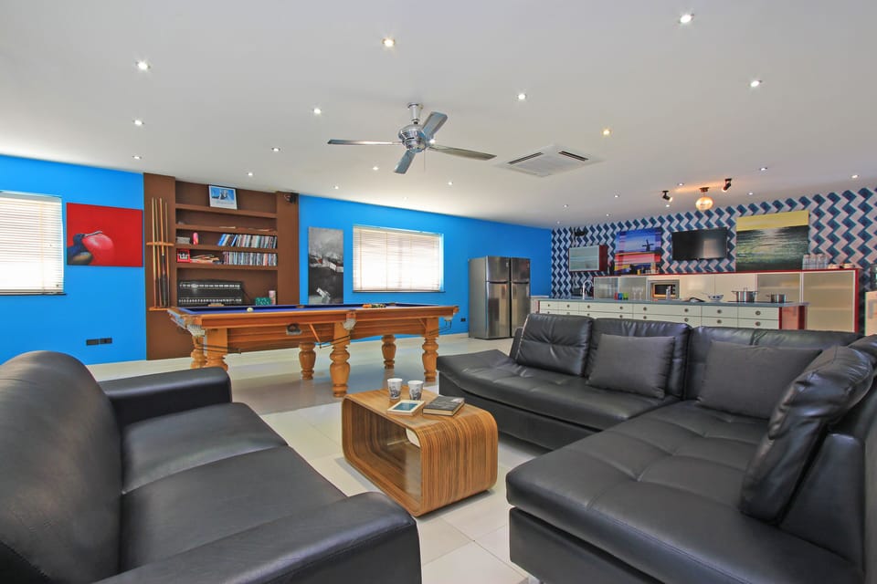 8 Bedroom Villa - Private Pool &amp; Gym