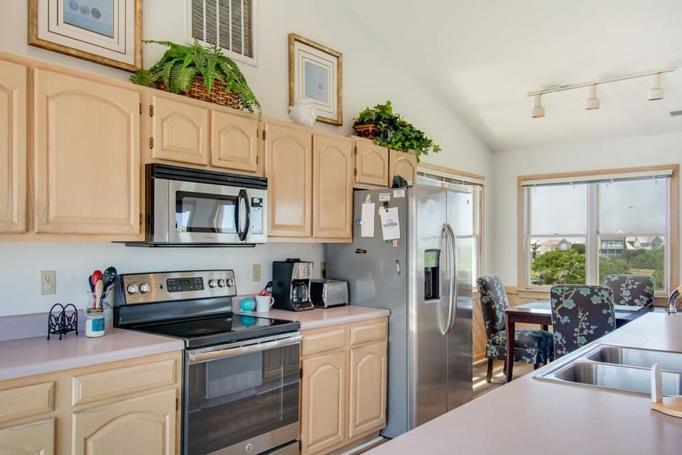 SS46: Seaside 46 | Top Level Kitchen