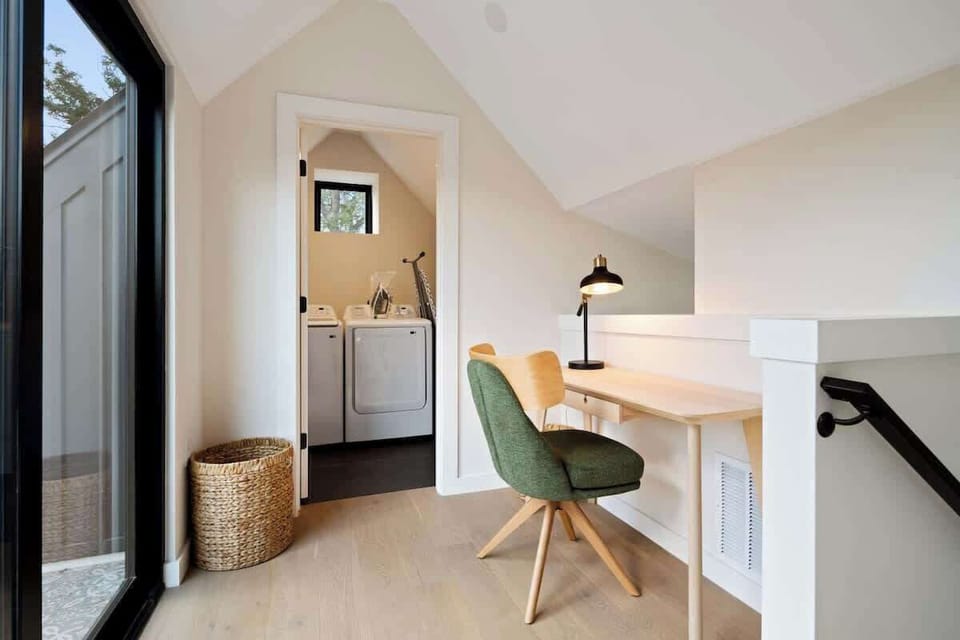 Third floor working station 