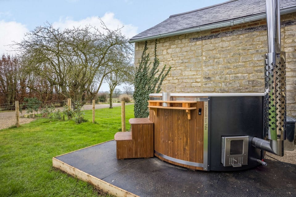 Ivy Cottage Hot Tub - StayCotswold