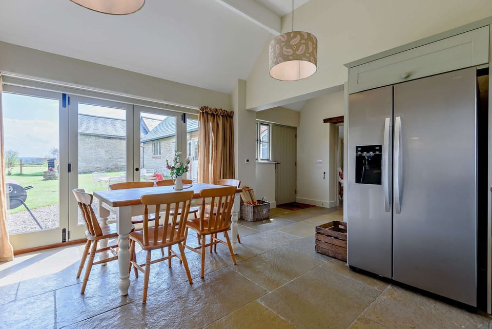 Ivy Cottage Dining Area - StayCotswold