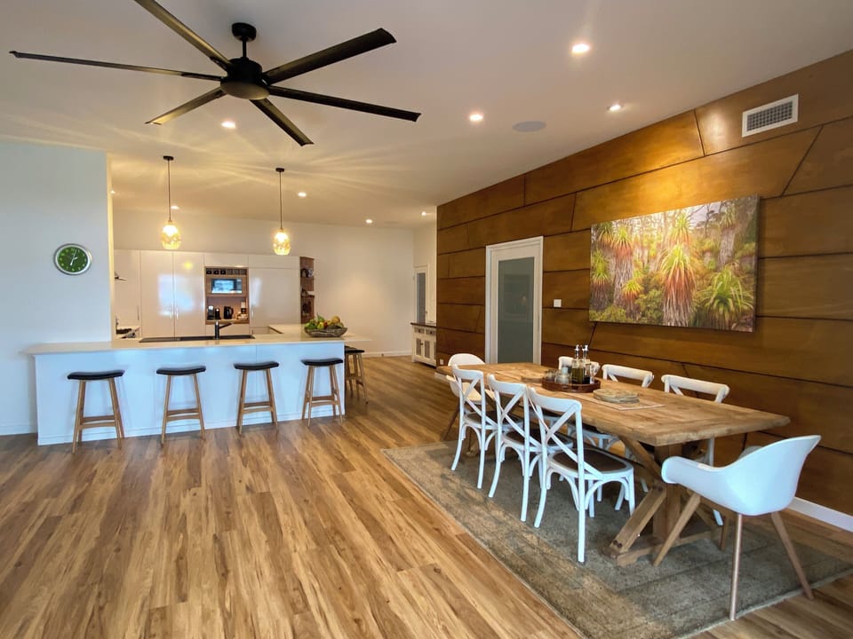 Kitchen & Dining Area