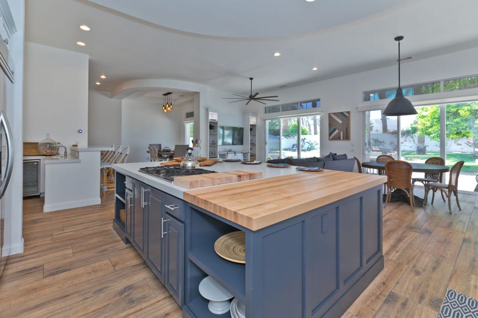 Gourmet Chef's Kitchen & Island