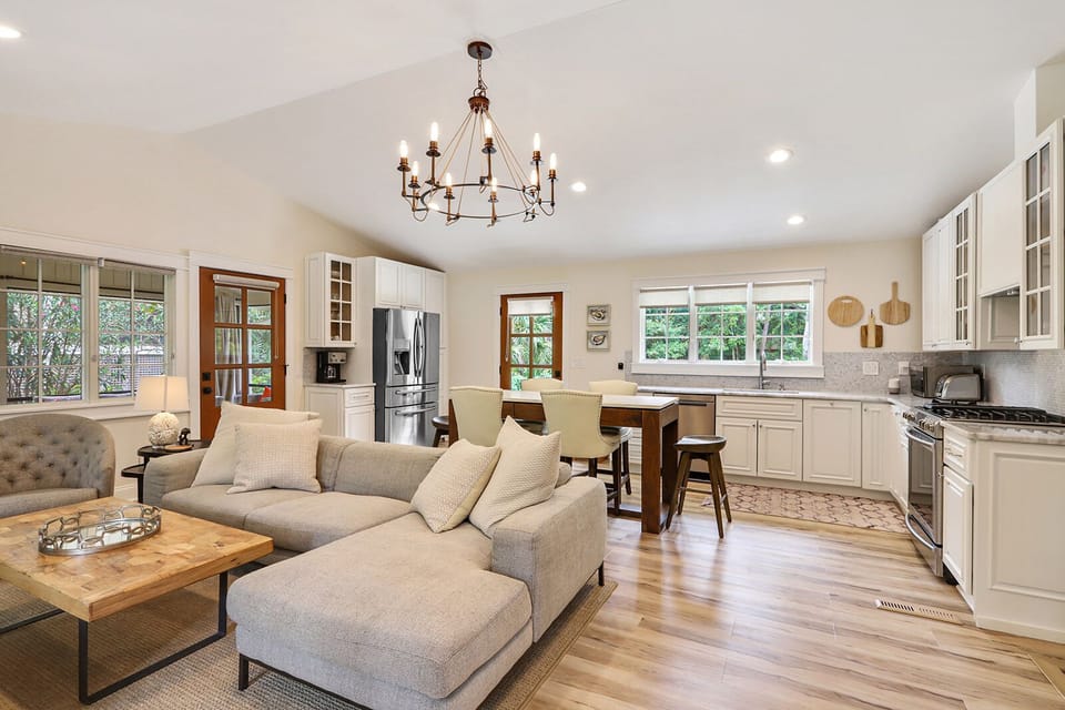 Living area/kitchen