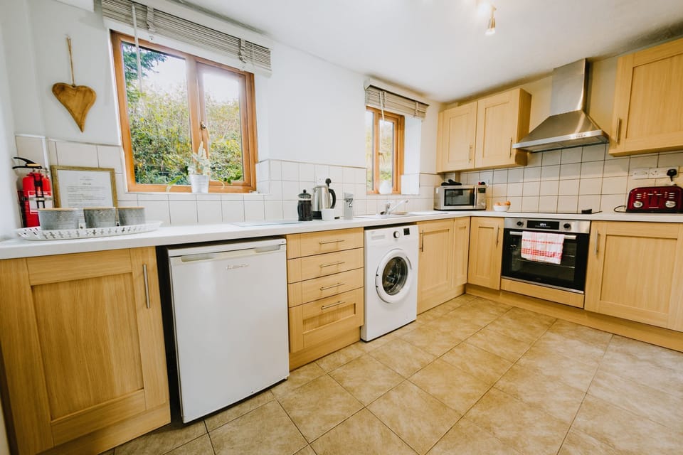 Kitchen area-Nook Cottage