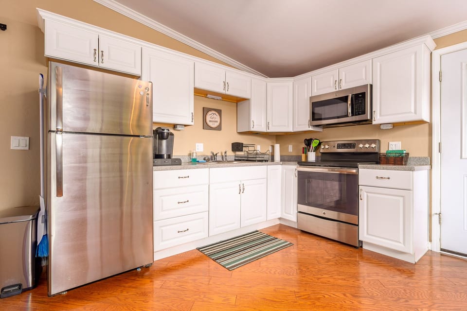 Full kitchen