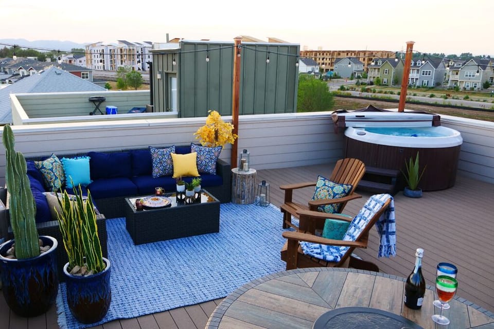 One of the largest rooftop decks in Old Town North!