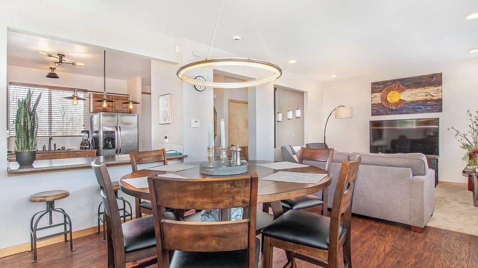Open concept facilitates great conversation.