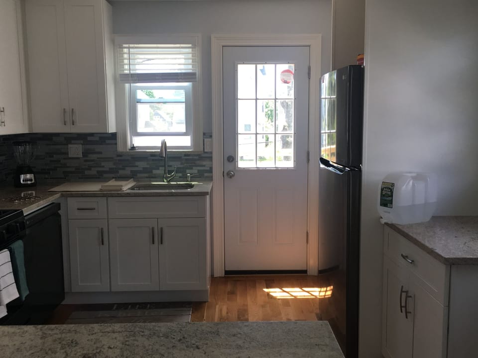 kitchen door to balcony