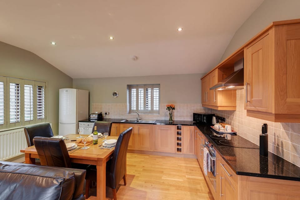 Kitchen, Oven, Stove Top-Heron Lodge