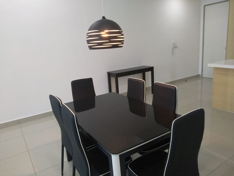 Dinning area for 6 people.