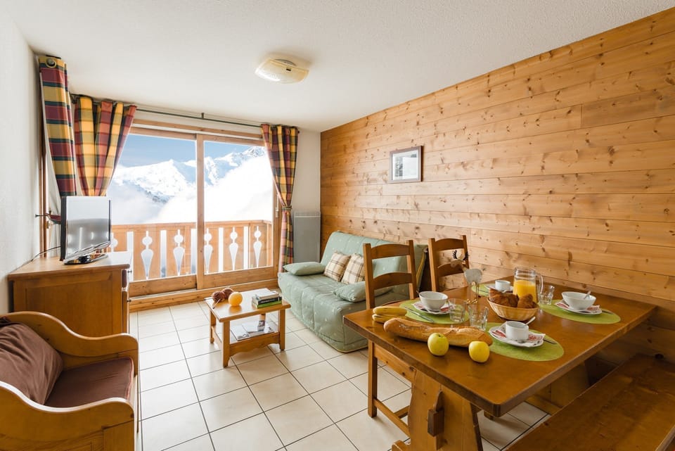 Welcome to our charming and rustic apartment in the mountains!