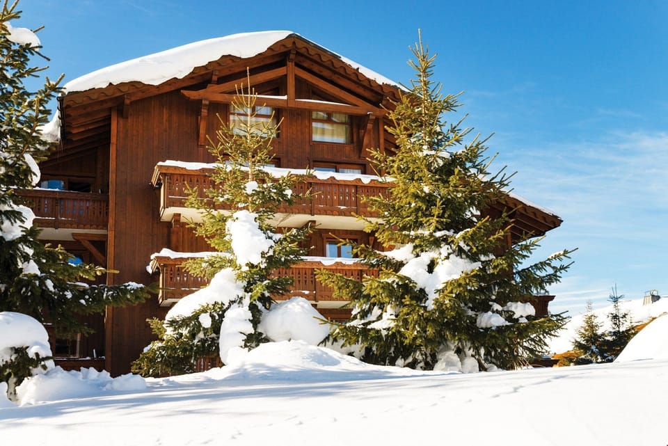 In the midst of the French Alps, this property is perfectly positioned within Les Saisies.