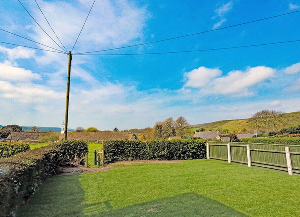 Allingtons (Sleeps 8 + Baby) House in Corfe Castle