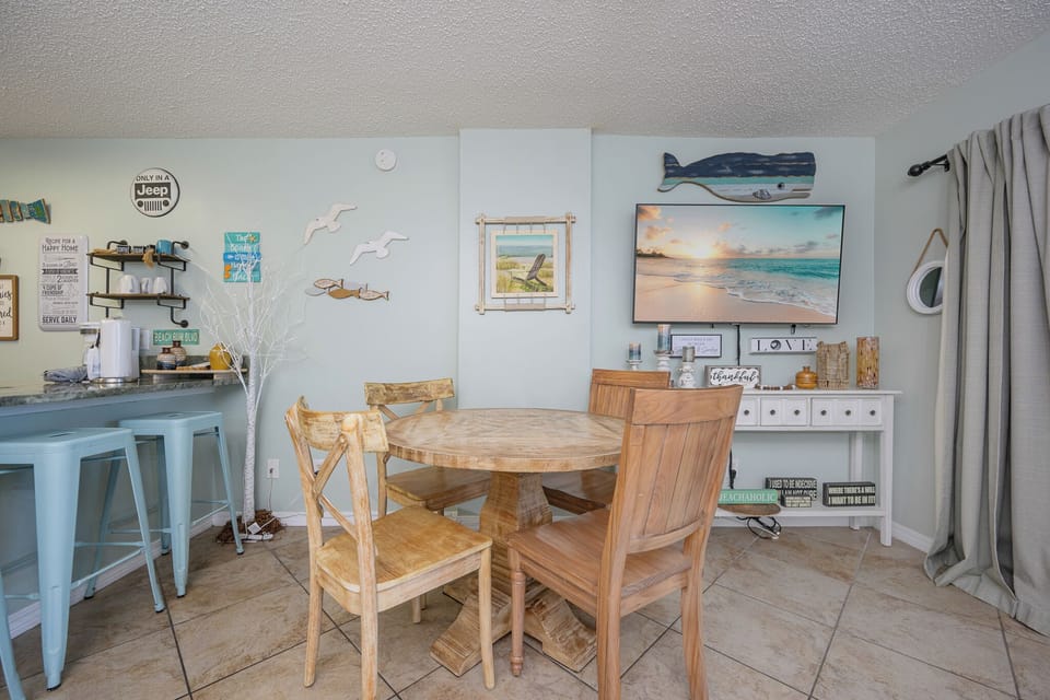 This inviting space features beach-inspired décor and a comfortable tone perfect for creating lasting vacation memories