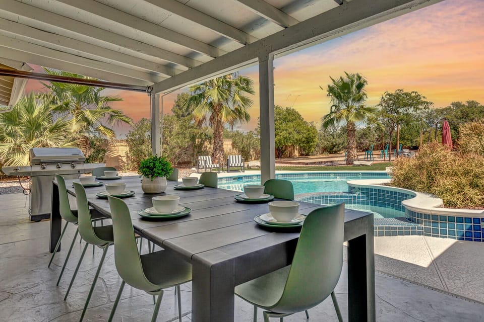 Covered patio with large outdoor dining and grill
