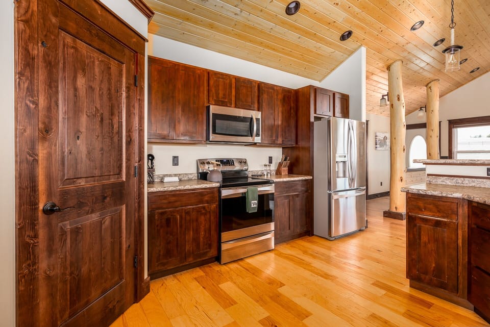 Large open kitchen, with everything you need to make a great mea