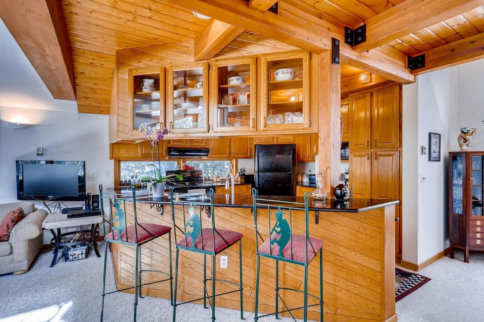 Additional kitchen island seating