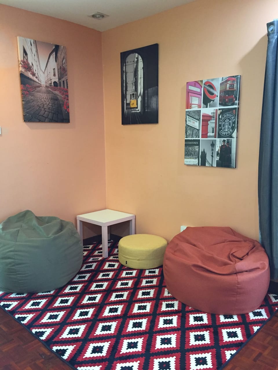 Relaxing and chatting  area . main bedroom . yup taking a nap here ......
