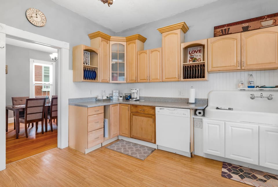 Large and spacious kitchen perfect for cooking large meals. Fully stocked.