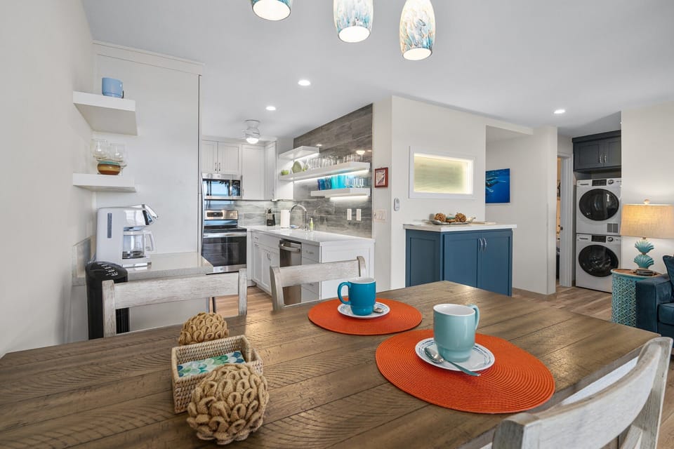 Seating for four in the dining space