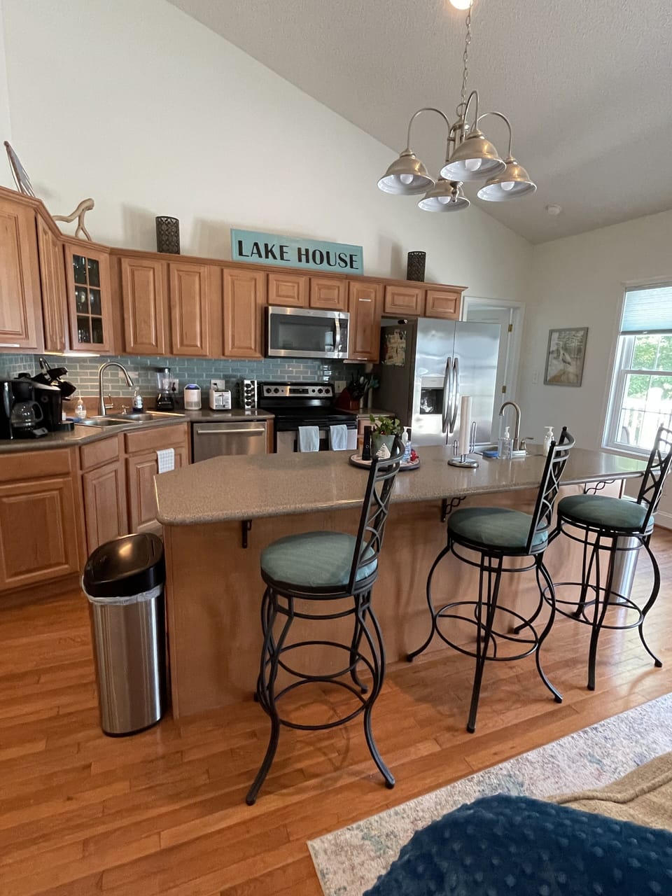 Fully stocked kitchen with new backsplash 