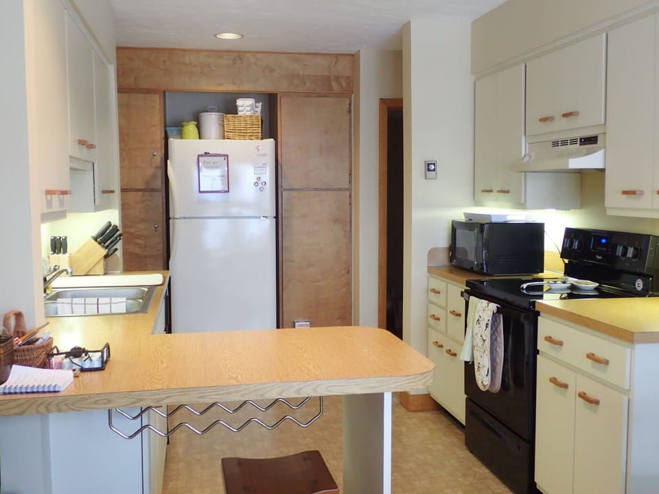 Another view of the kitchen.