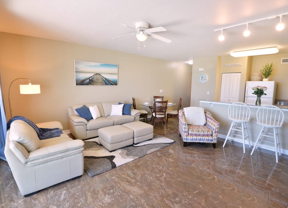 Everything you need in this unit! A perfect cozy, home away from home!