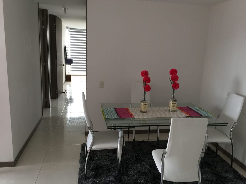 Lujoso Apartamento, Excelente Ubicacion