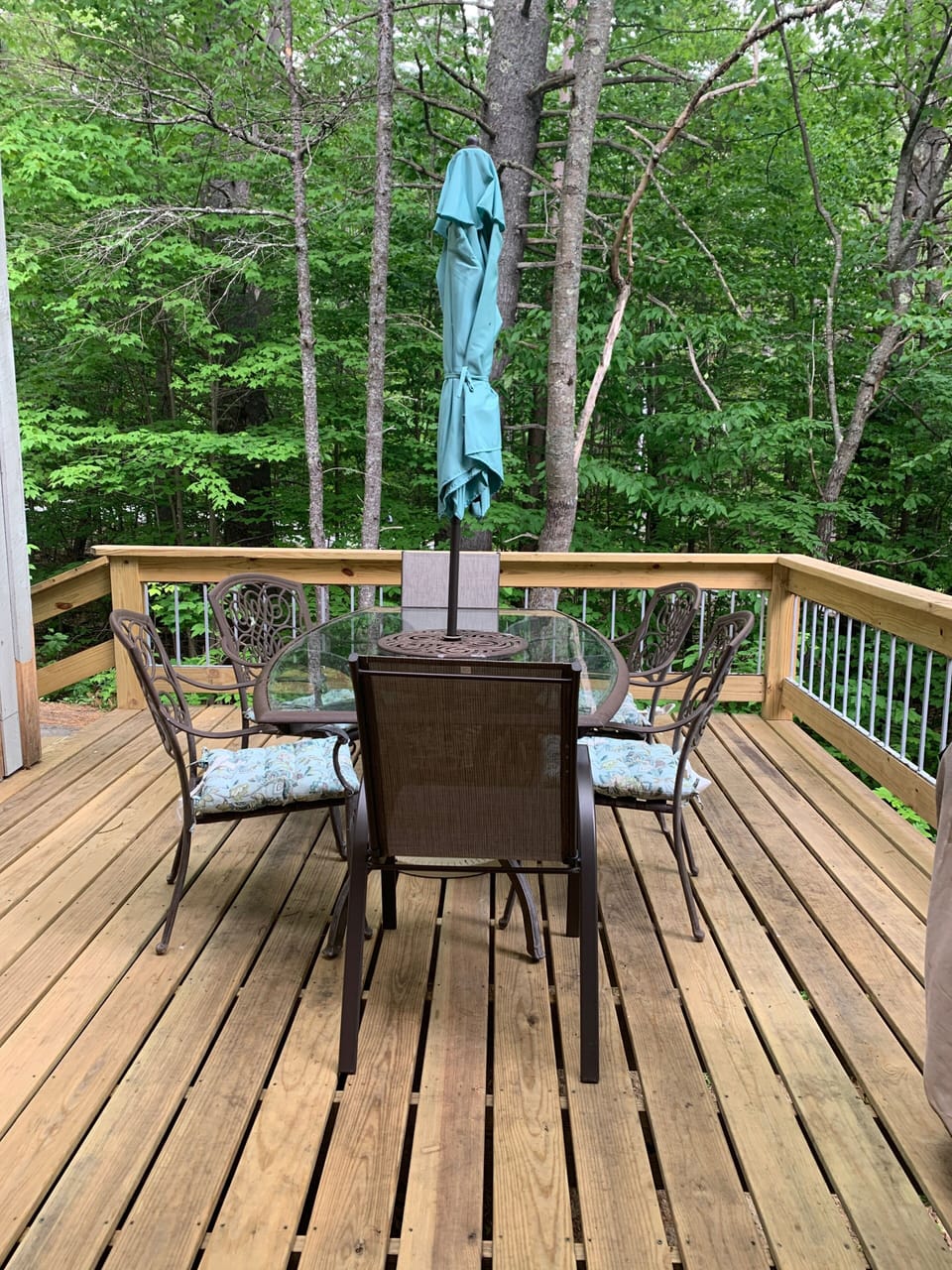 Roomy deck off kitchen 