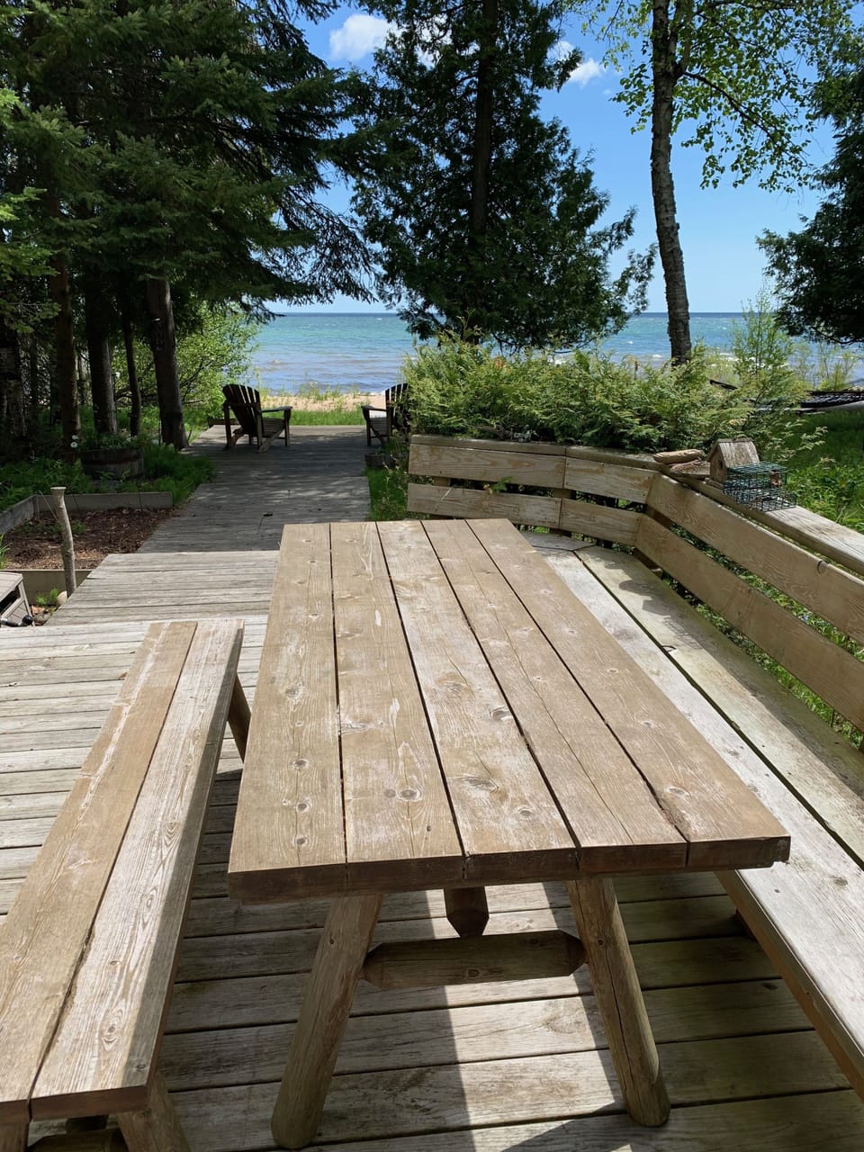 outdoor dining table