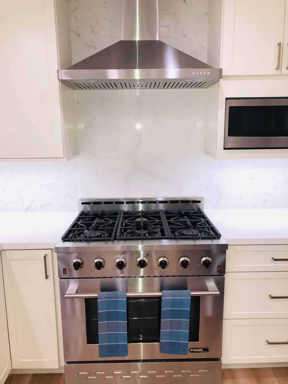 Professional grade, 6 burner range.
