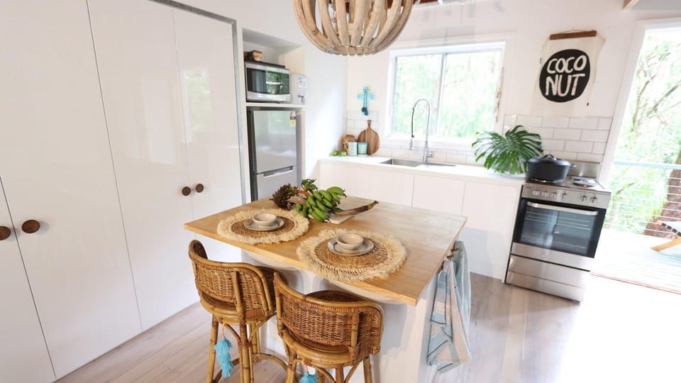 Kitchen & Dining
