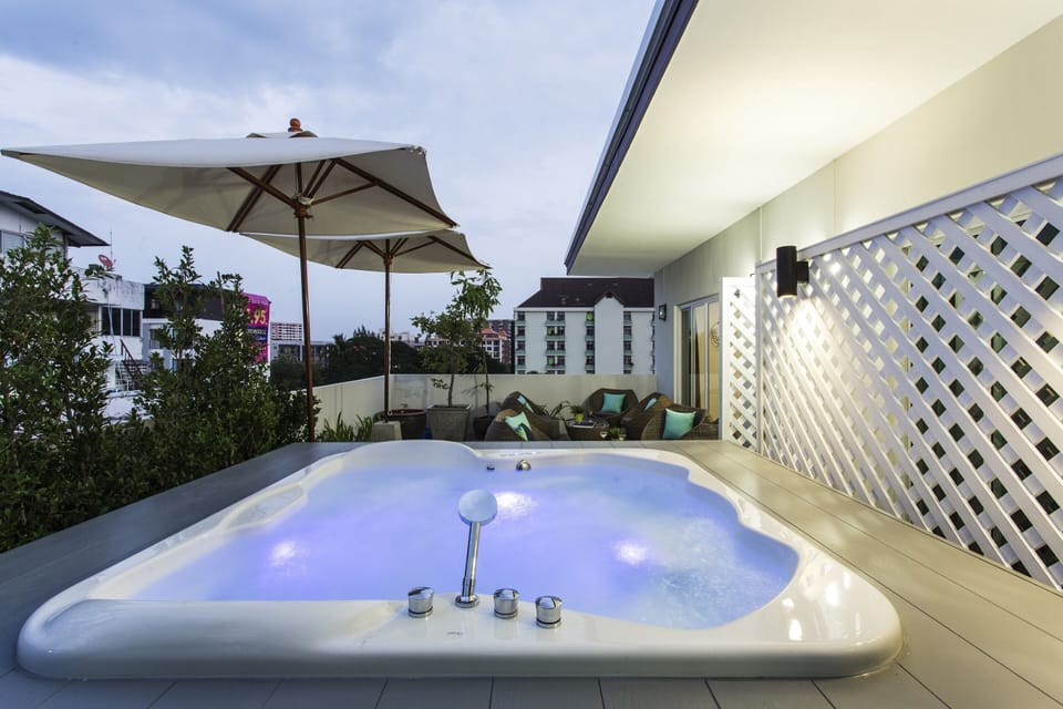 7 BR Chiang Mai Nimman Villa (7BR)