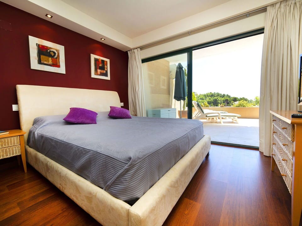 Bedroom, Bed, Furniture, Room, Property, Bed Sheet, Interior Design, Mattress, Bed Frame, Bedding