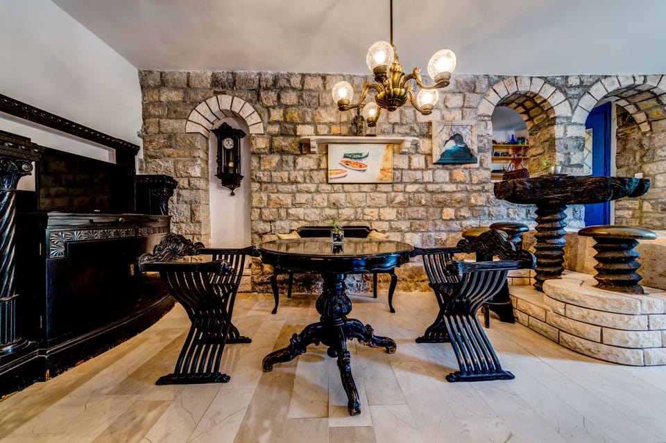 Living Room with Decorative Details 