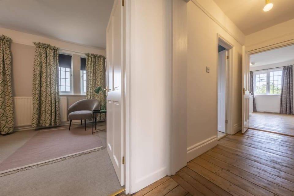 First floor: Landing into master bedroom
