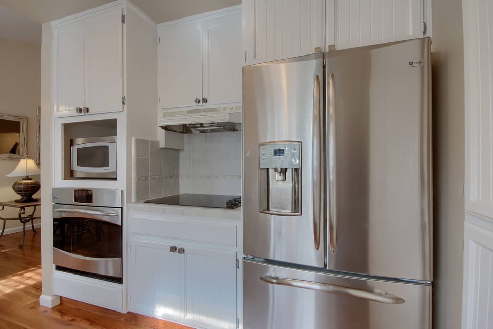 Fully equipped Kitchen with lots of light