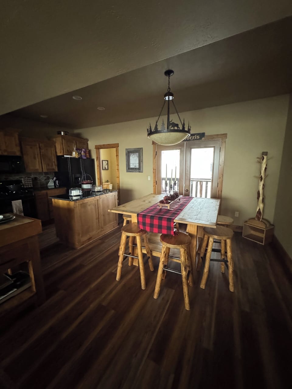 Dinning seats 8