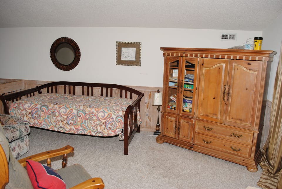 Loft with full daybed and queen sofa sleeper