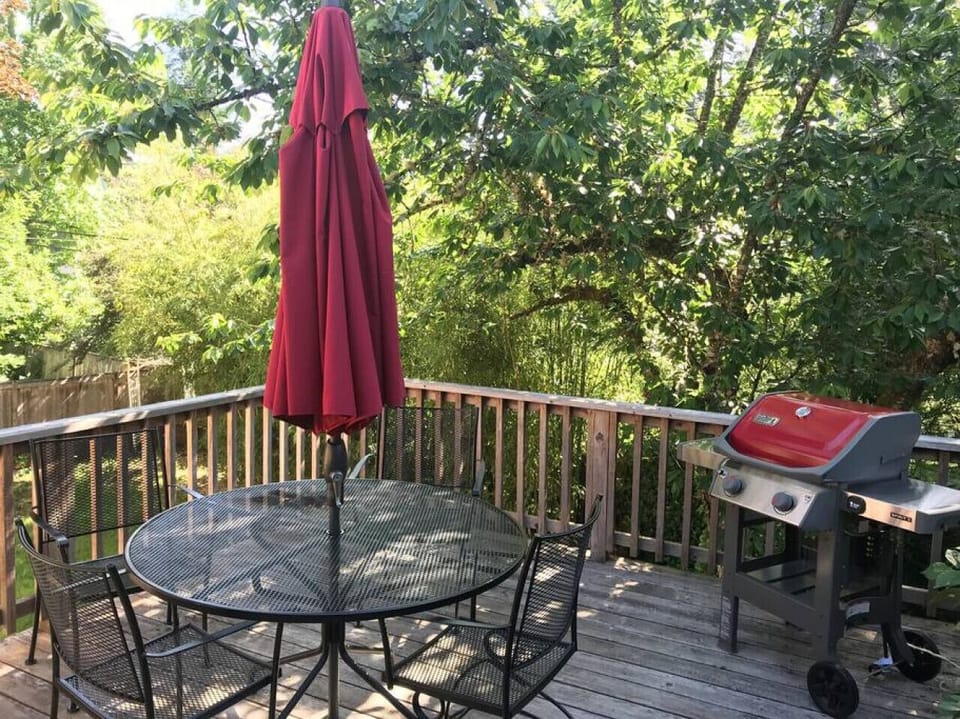 Private back deck surrounded by greenery/ Weber Grill