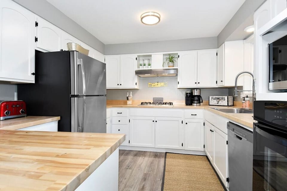 Fully Stocked Kitchen