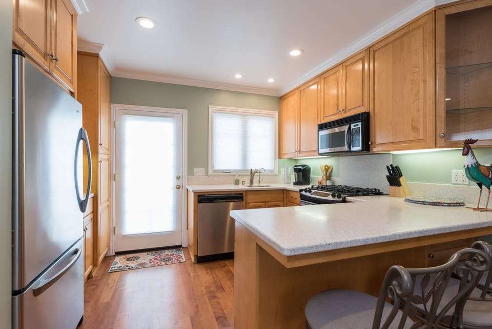 Bar to Kitchen