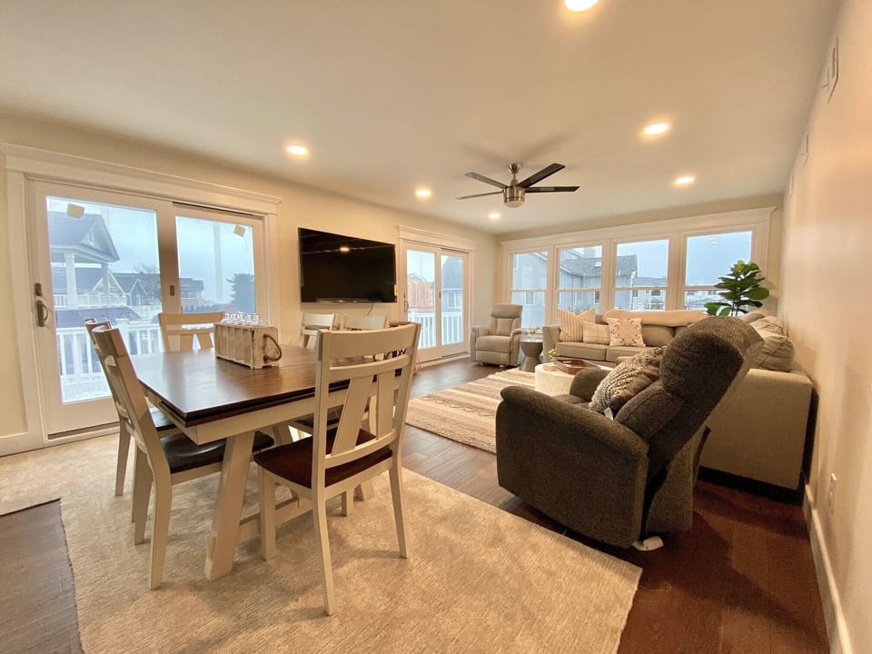 second floor living room