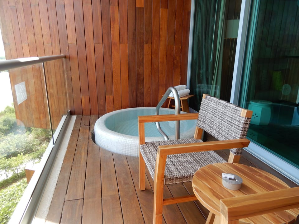 Indoor spa tub