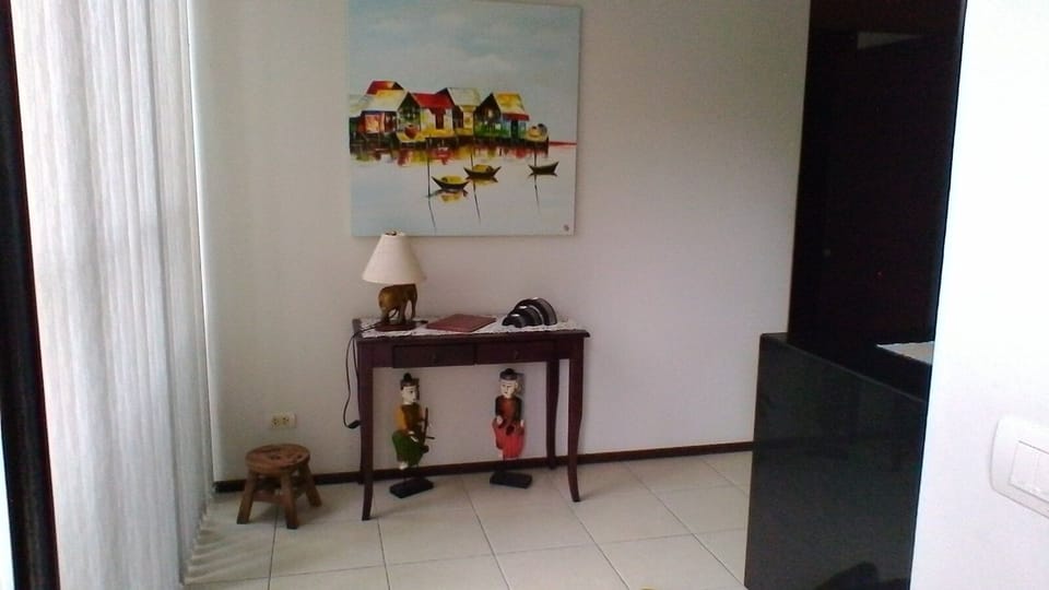 Fabulous Modern Apartment-Close to Beach