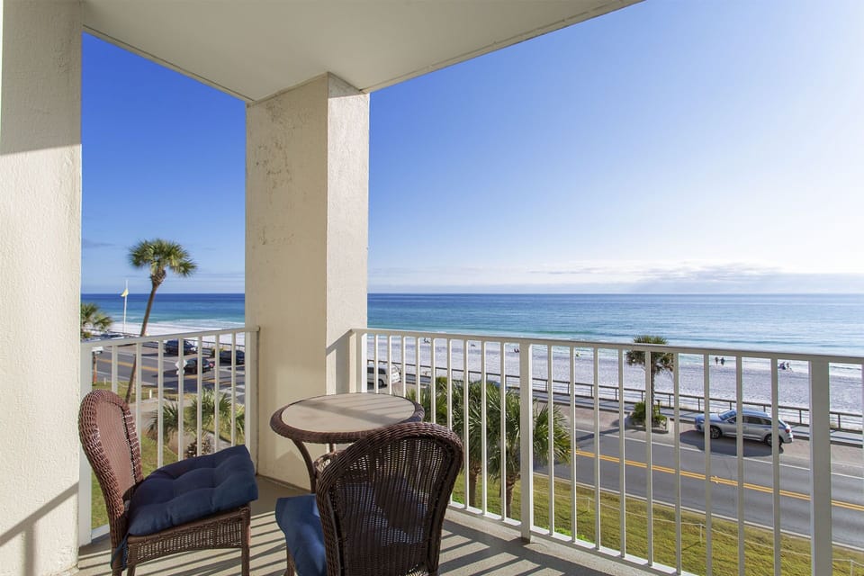 21-Majestic-Sun-306A-Balcony
