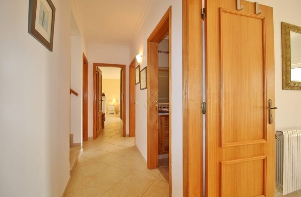 Corridor to Bedrooms & Bathroom