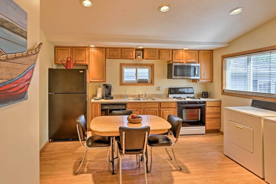 Dining Table | Dishware Provided